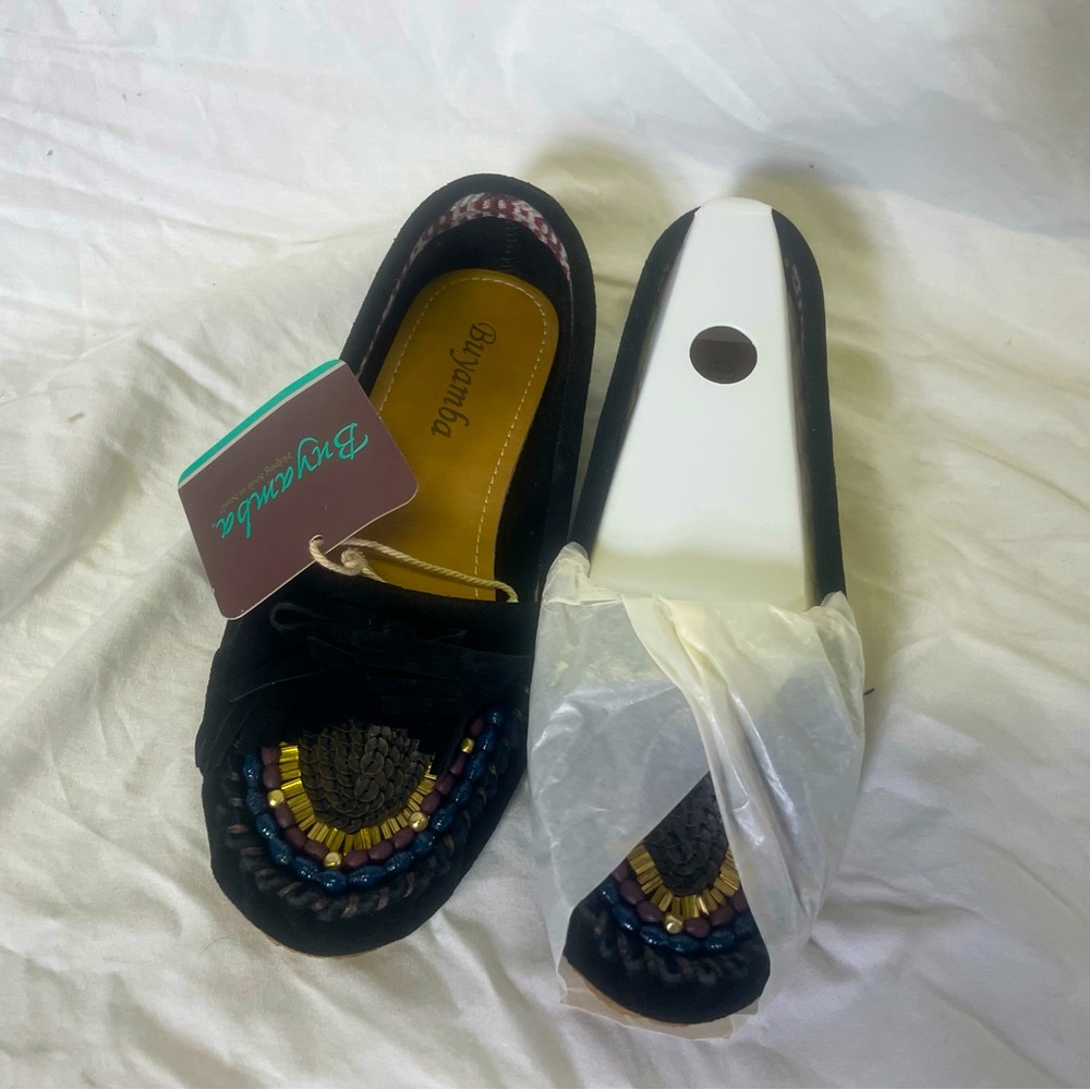 Buyamba moccasin beaded size 6 nwt
